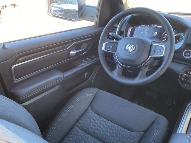 New 2026 RAM 1500 4x4 Crew Cab image 32