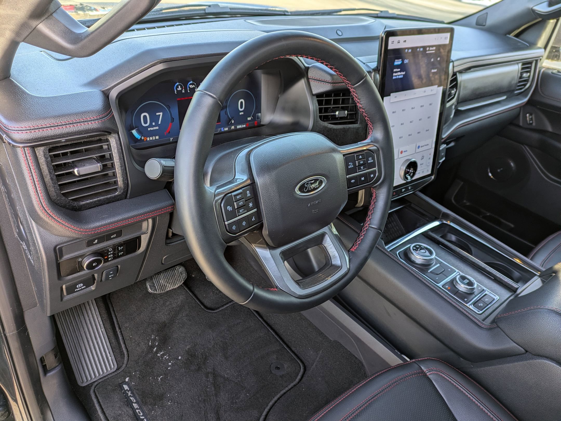 Used 2024 Ford Expedition Limited image 11