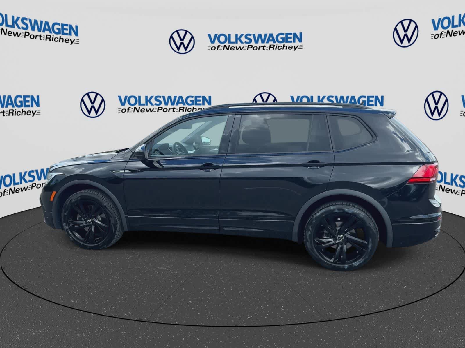Used 2024 Volkswagen Tiguan SE R-Line FWD image 5