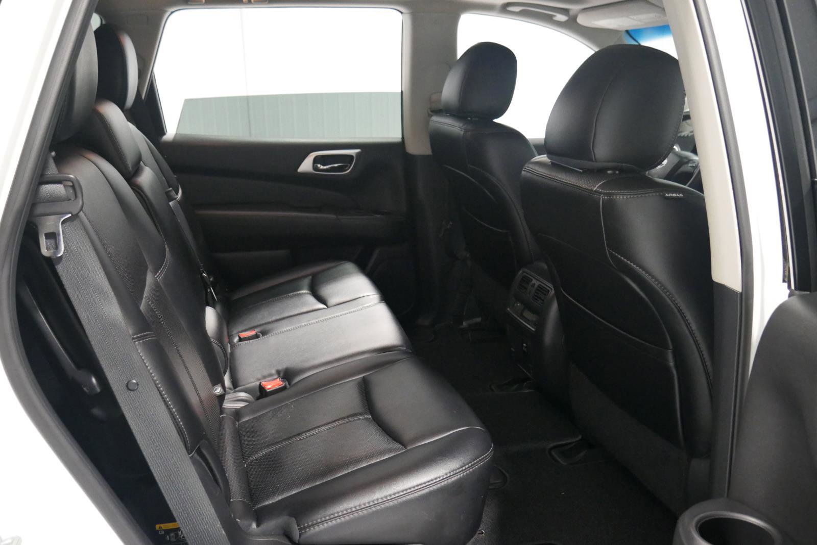 Used 2015 Nissan Pathfinder Platinum w/ Cargo Package image 18