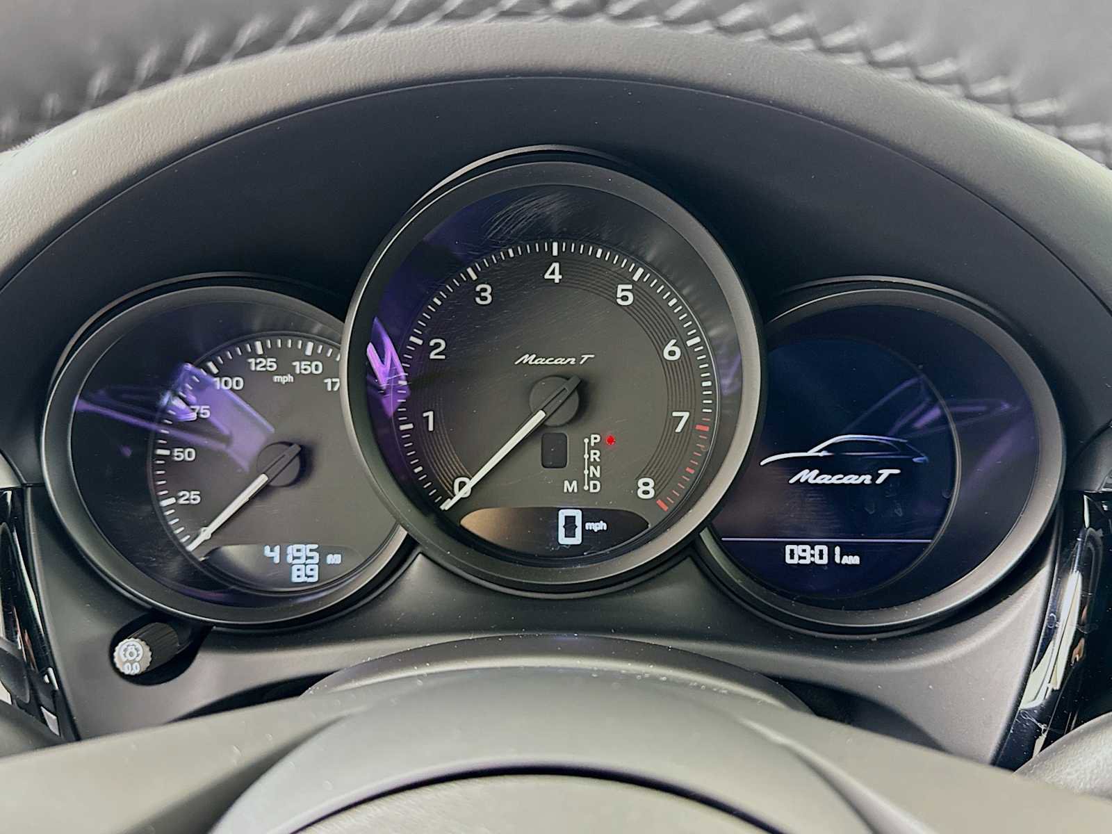 Certified 2025 Porsche Macan T image 16