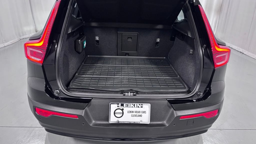 Certified 2026 Volvo XC40 B5 Plus AWD/4WD image 28