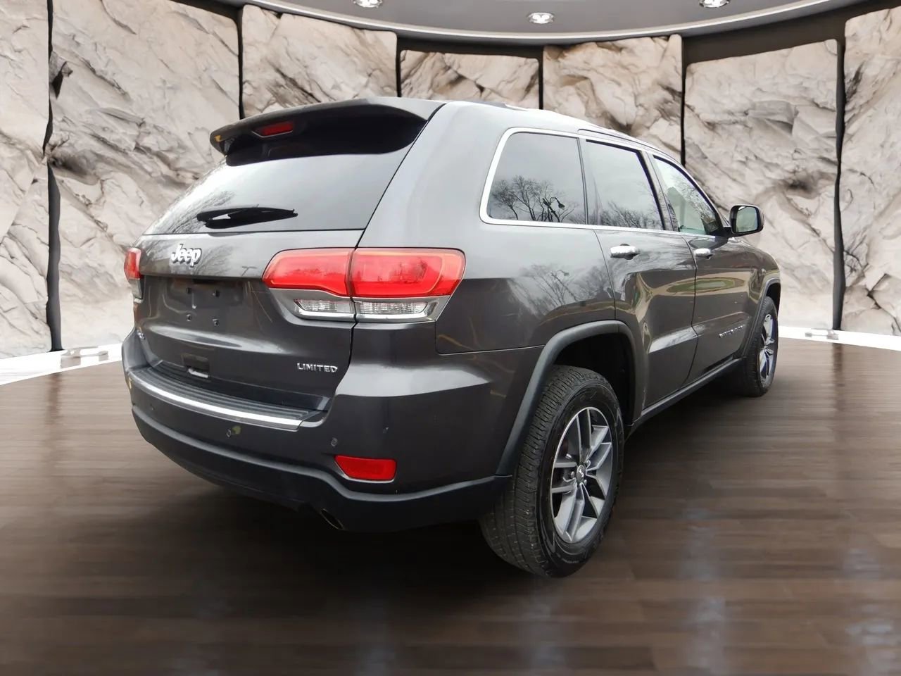 Used 2017 Jeep Grand Cherokee Limited AWD/4WD image 6