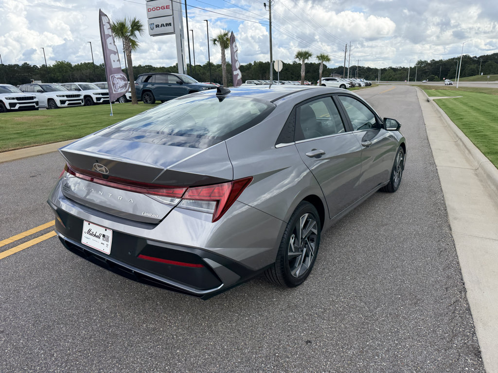 Used 2024 Hyundai Elantra Limited FWD image 6