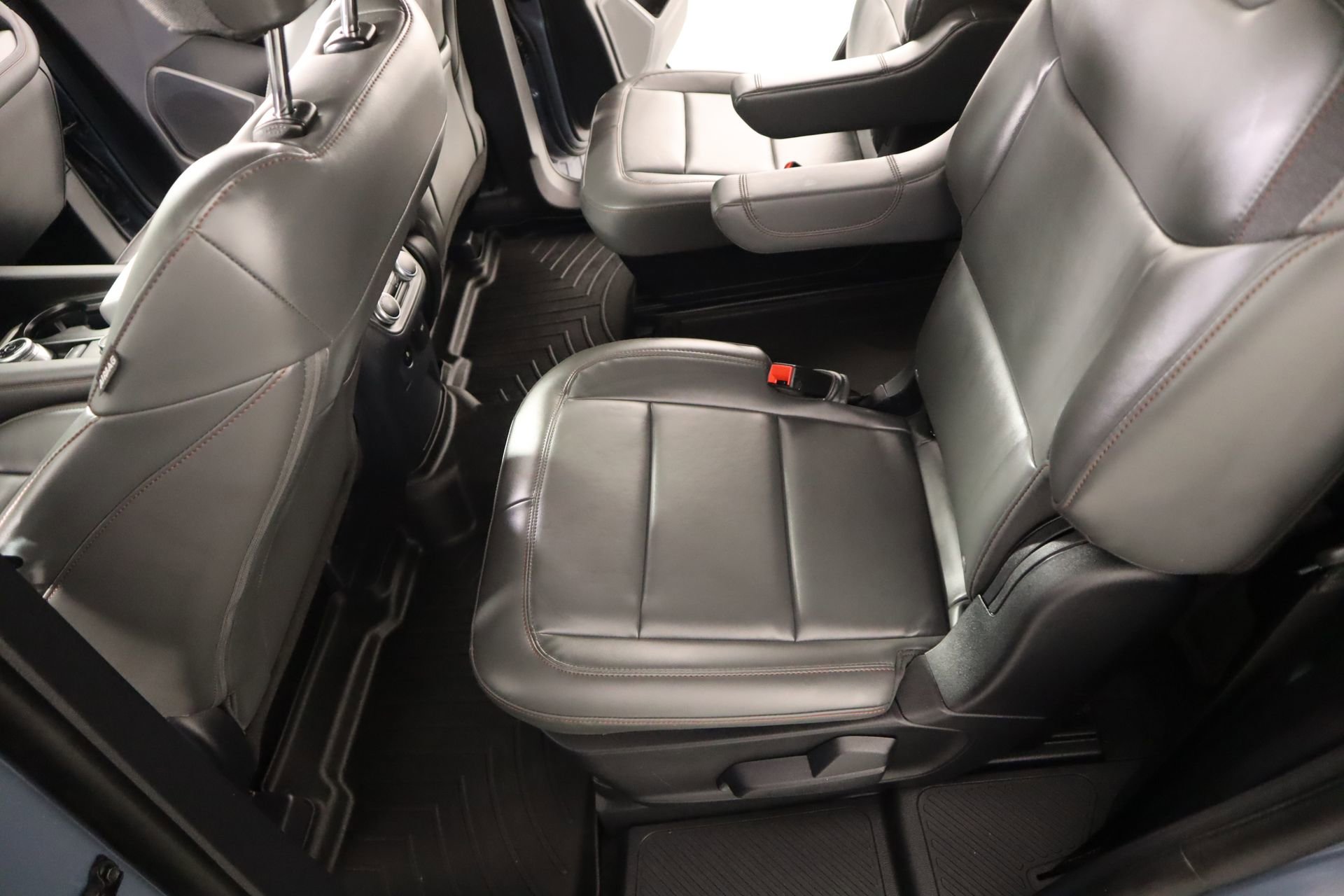 Used 2025 Ford Explorer Active w/ Active Comfort Package RWD image 13