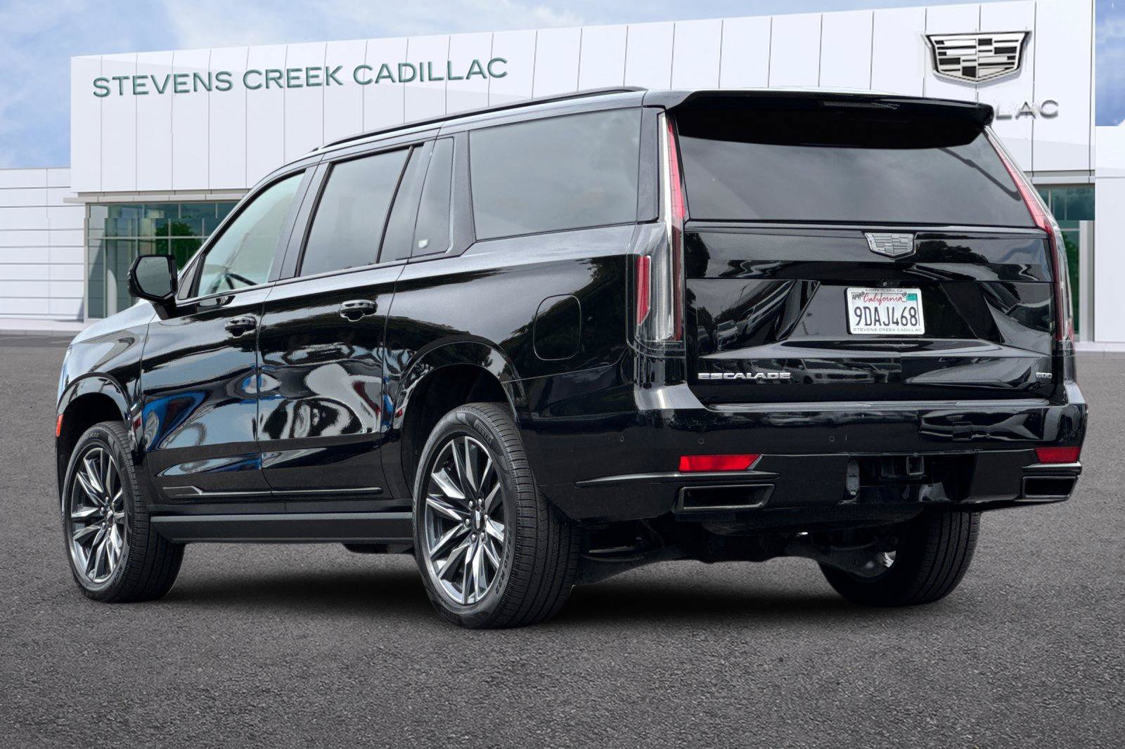 Used 2021 Cadillac Escalade ESV Sport w/ Driver Assist Tech Package AWD/4WD image 5