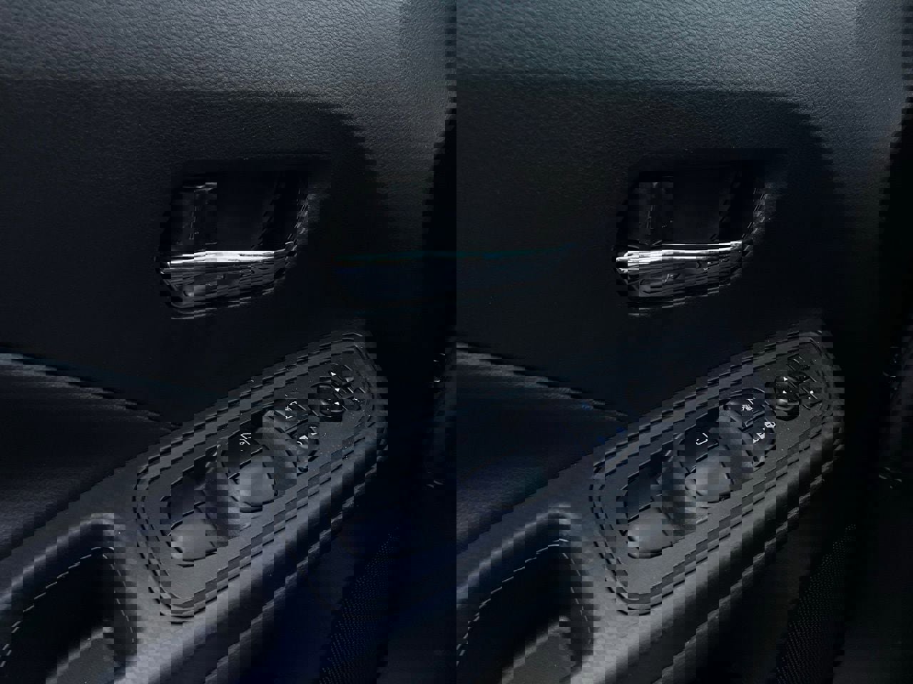 Used 2025 Nissan Versa SV image 20