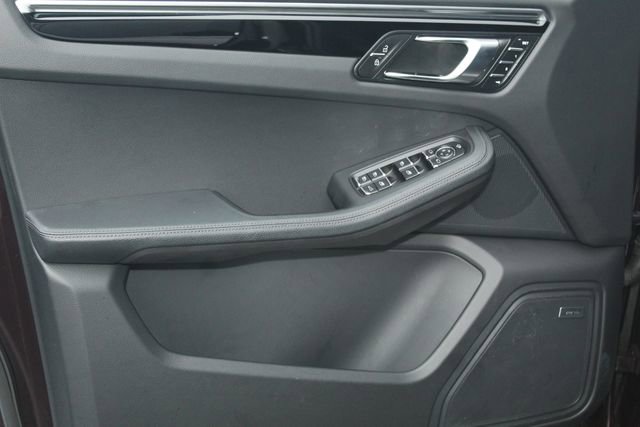 Certified 2025 Porsche Macan image 23