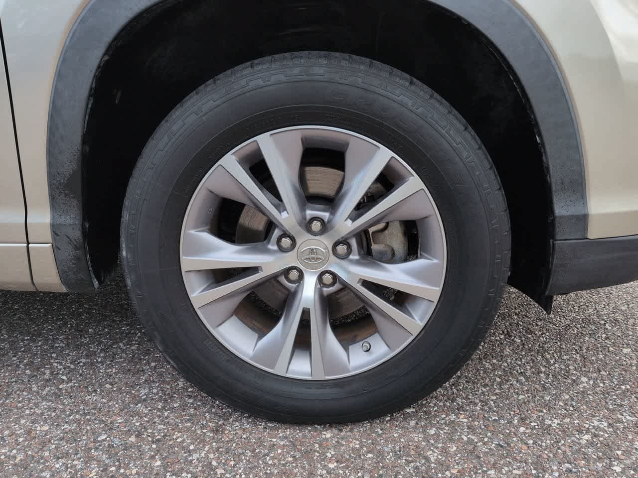 Used 2015 Toyota Highlander XLE FWD image 11