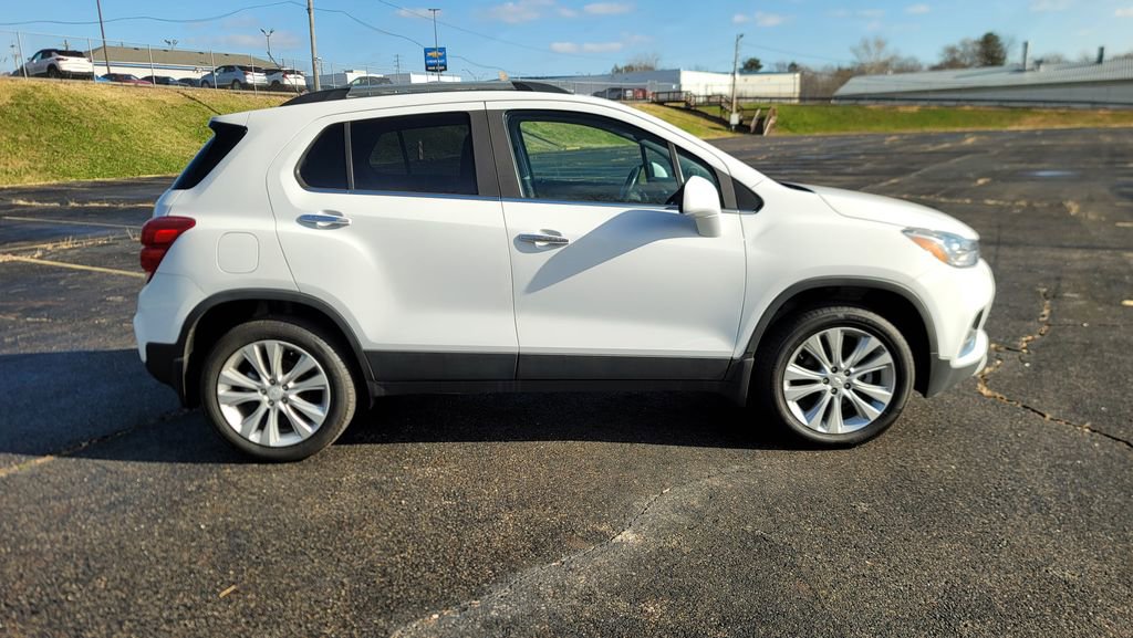 Used 2018 Chevrolet Trax Premier w/ LPO, Cargo Package image 14
