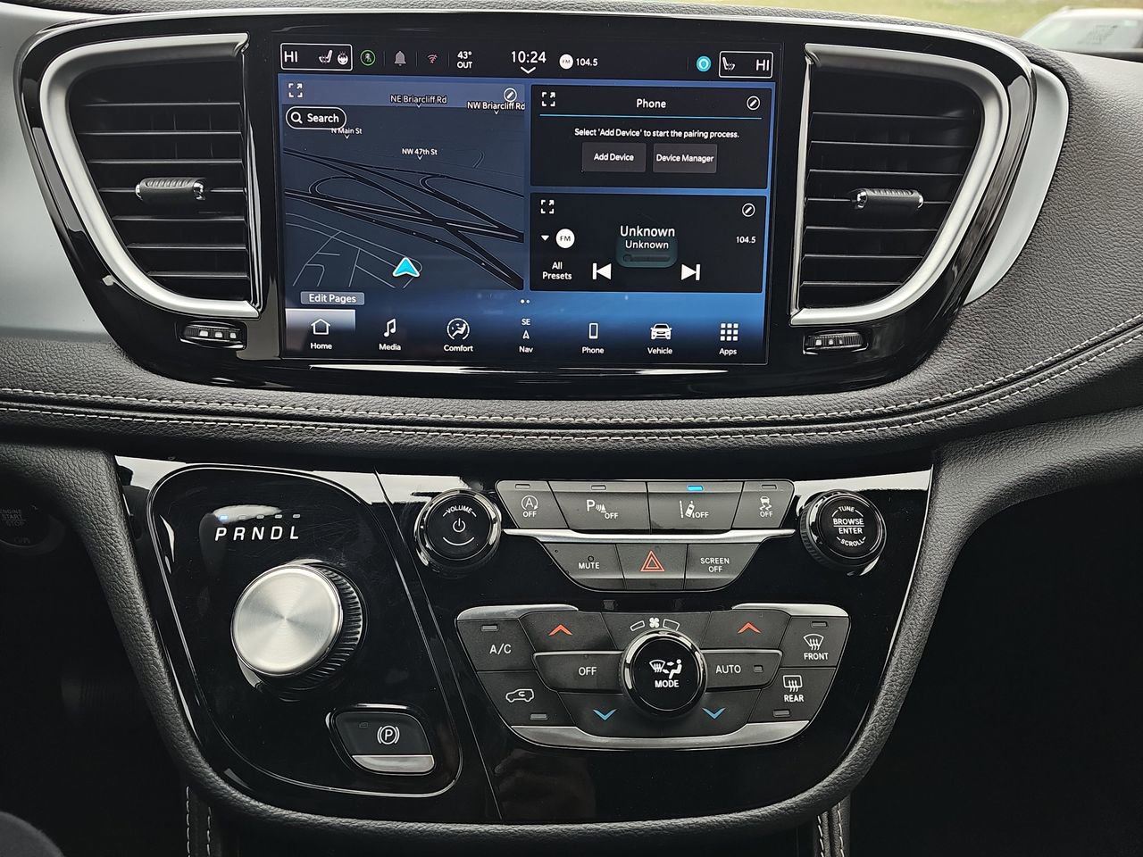 Used 2025 Chrysler Pacifica Limited image 26