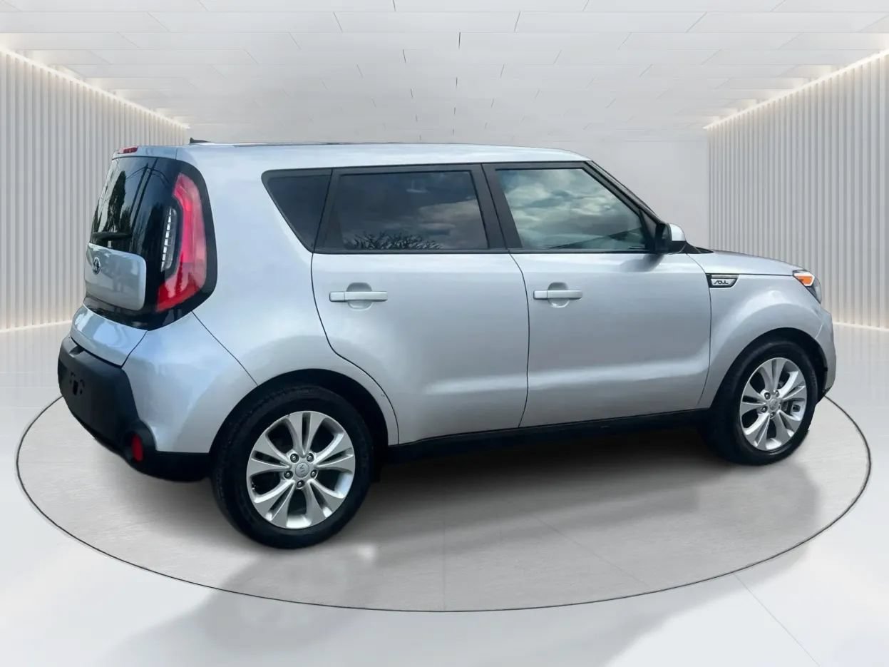 Used 2015 Kia Soul + FWD image 4
