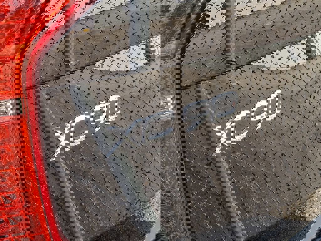 Used 2022 Volvo XC90 T6 Momentum w/ Advanced Package image 11