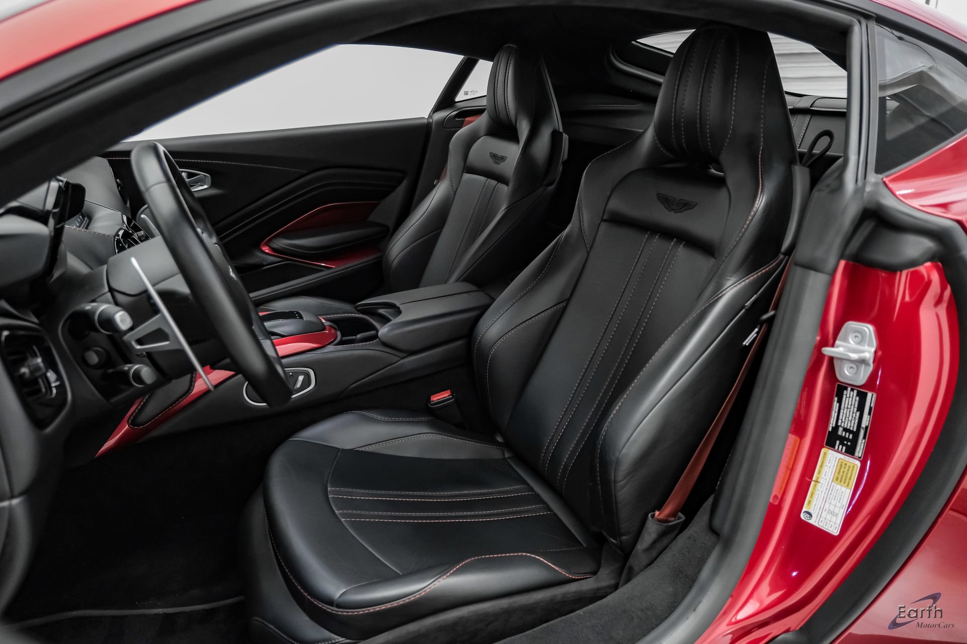 Used 2019 Aston Martin V8 Vantage Coupe RWD image 41