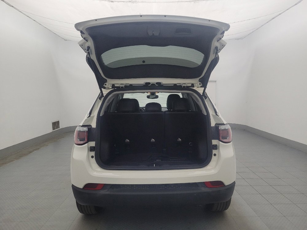 Used 2017 Jeep Compass Latitude FWD image 29