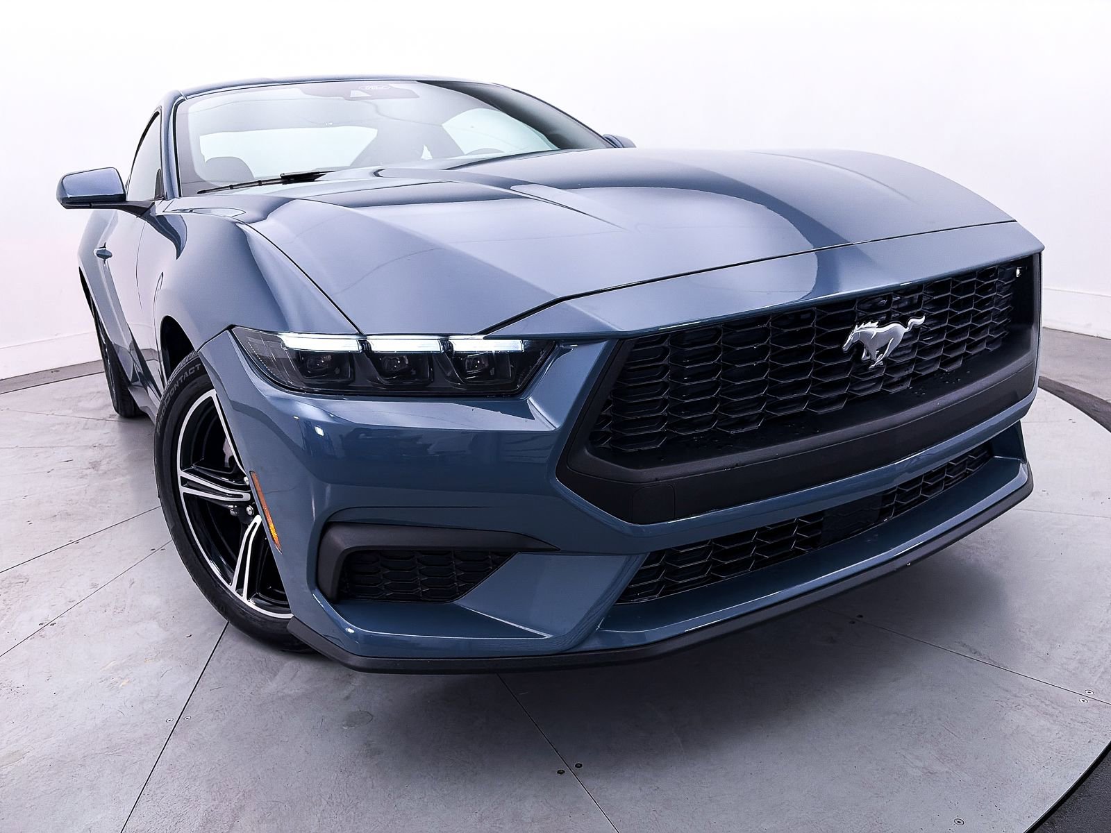 Used 2025 Ford Mustang Coupe RWD image 7