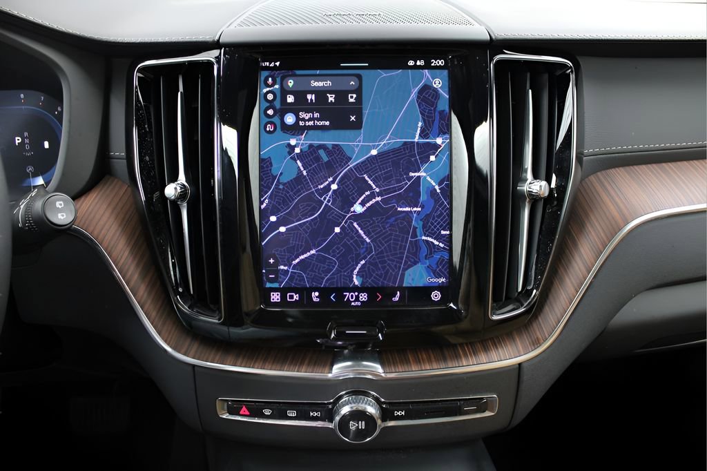 Used 2025 Volvo XC60 B5 Ultra image 34