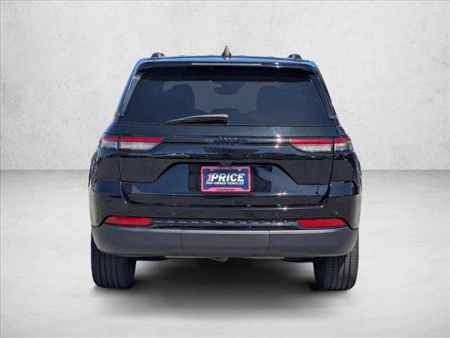Used 2023 Jeep Grand Cherokee Altitude image 7