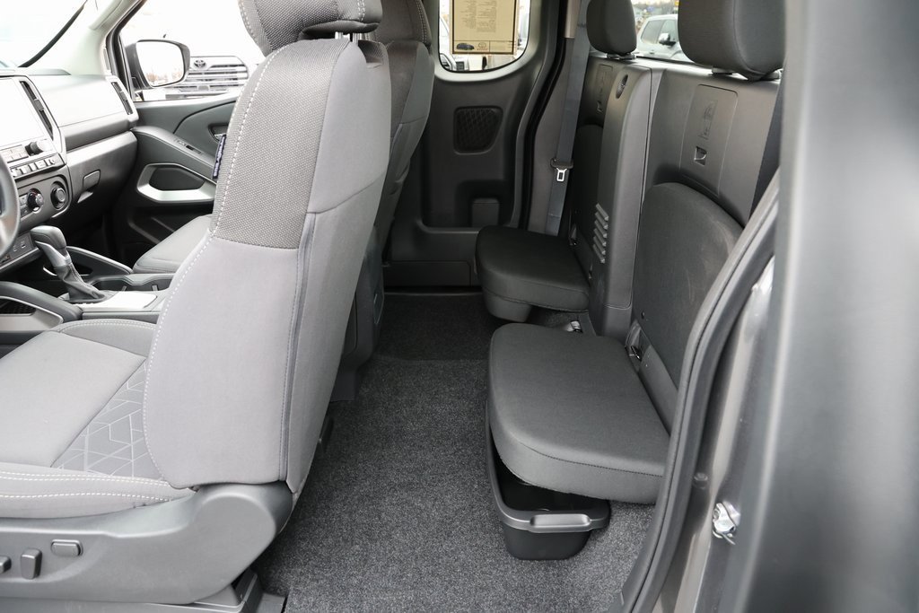 Used 2025 Nissan Frontier SV image 16