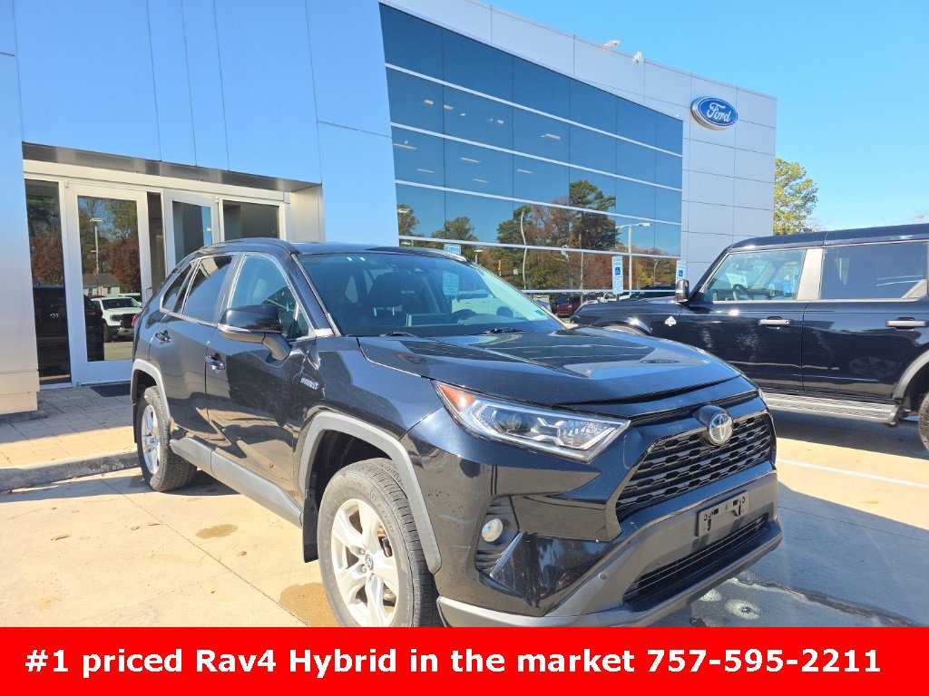 Used 2020 Toyota RAV4 XLE w/ All Weather Liner Package image 2