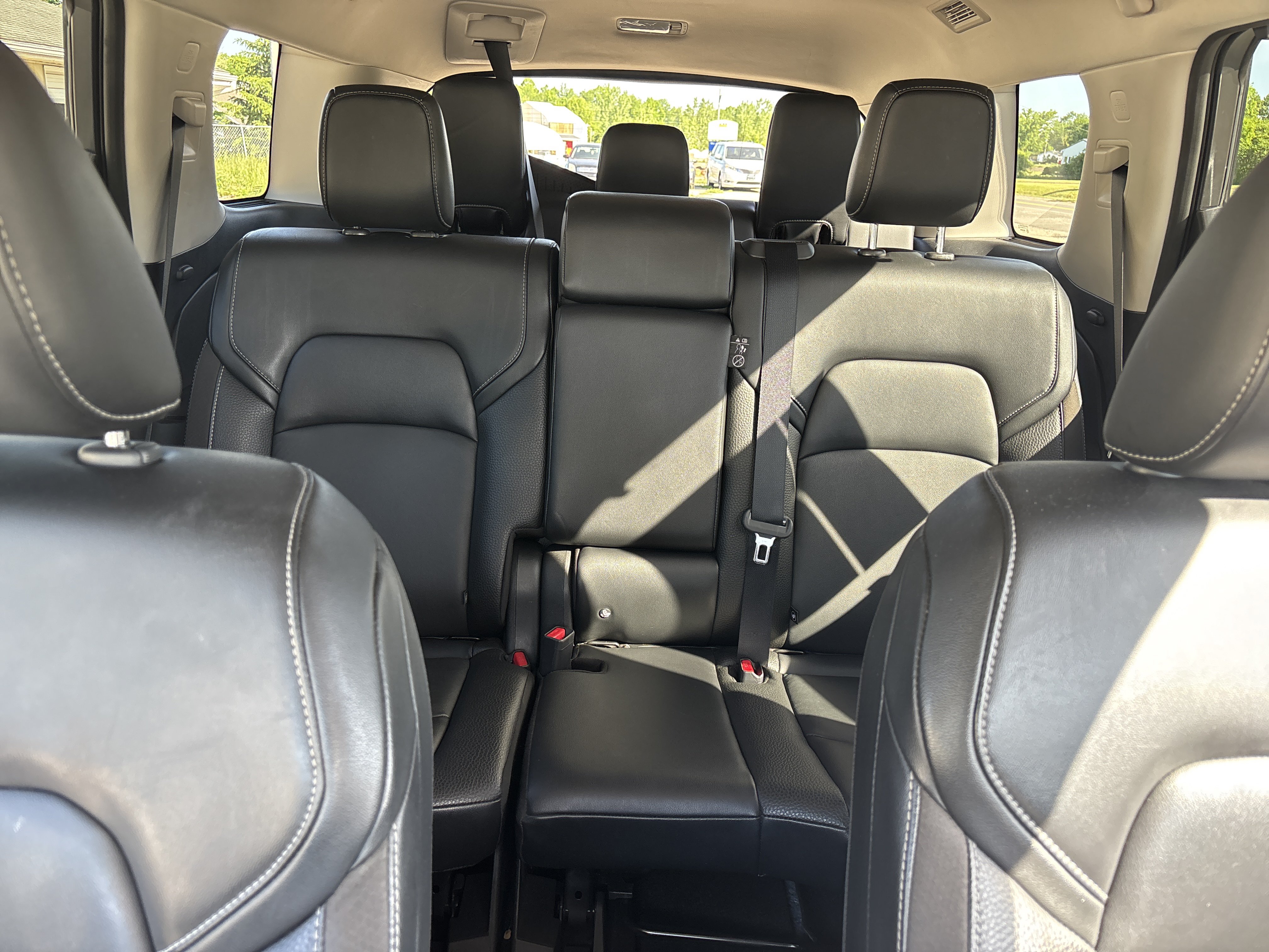 Used 2023 Nissan Pathfinder SL w/ Black Appearance Package AWD/4WD image 34