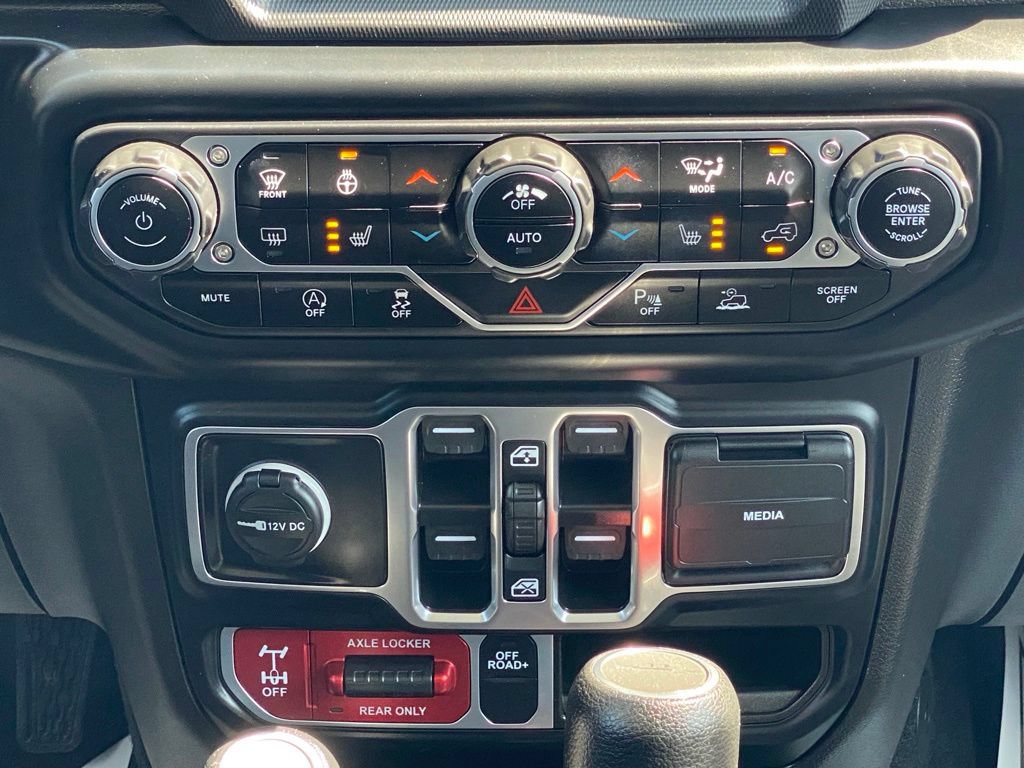 Used 2023 Jeep Gladiator Mojave w/ Cold Weather Group AWD/4WD image 22