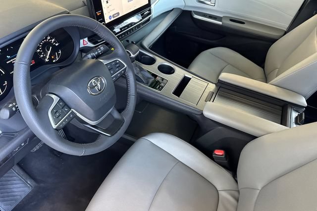 Certified 2026 Toyota Sienna XLE FWD image 12