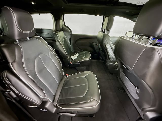 Used 2025 Chrysler Pacifica Limited image 28