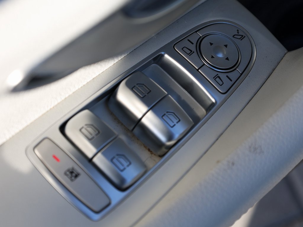 Used 2022 Mercedes-Benz E 350 Sedan w/ Driver Assistance Package image 12