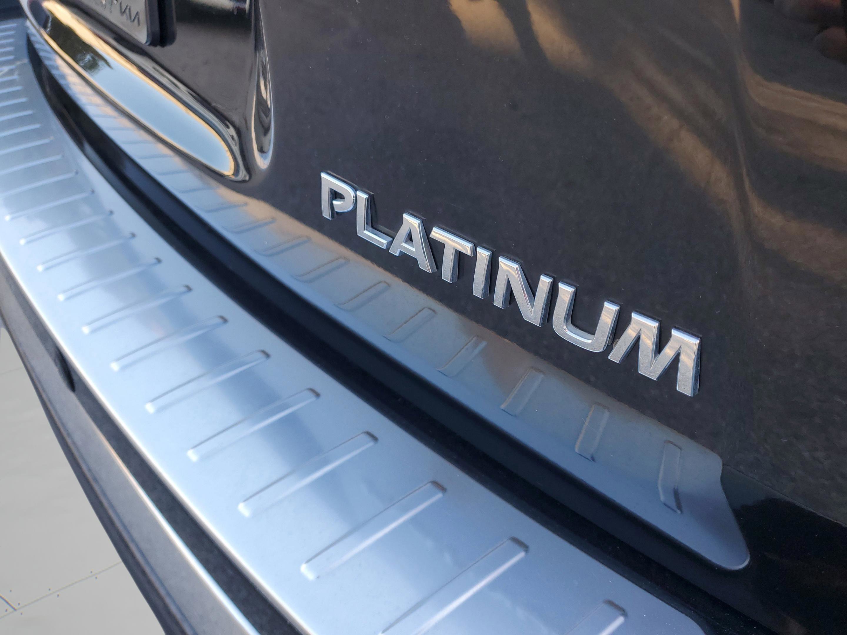 Used 2020 Nissan Pathfinder Platinum image 7