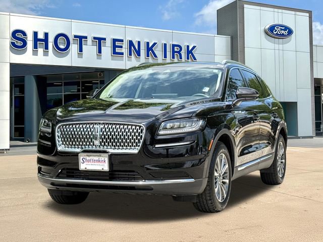 Used 2023 Lincoln Nautilus AWD image 3