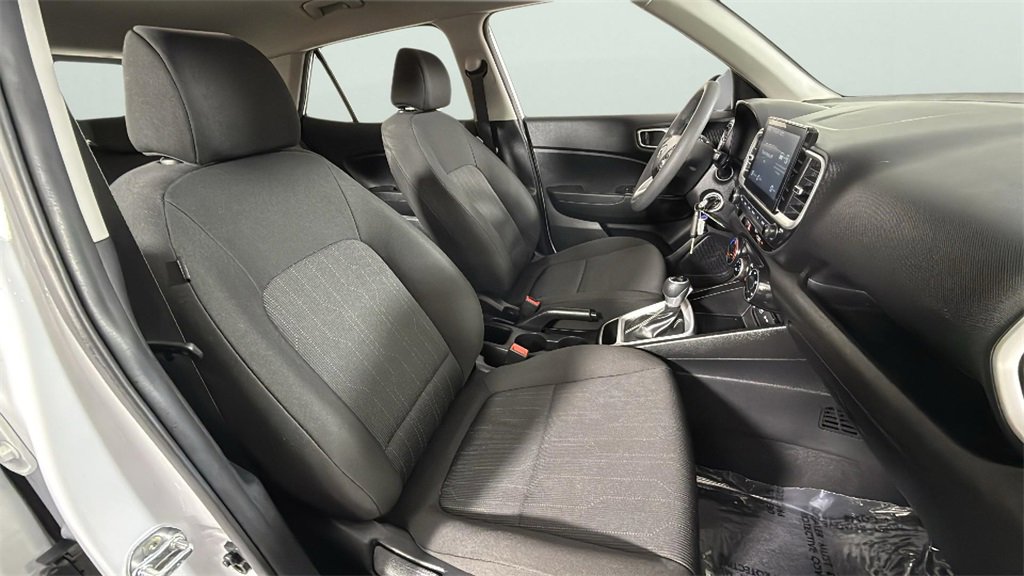 Used 2022 Hyundai Venue SE image 33