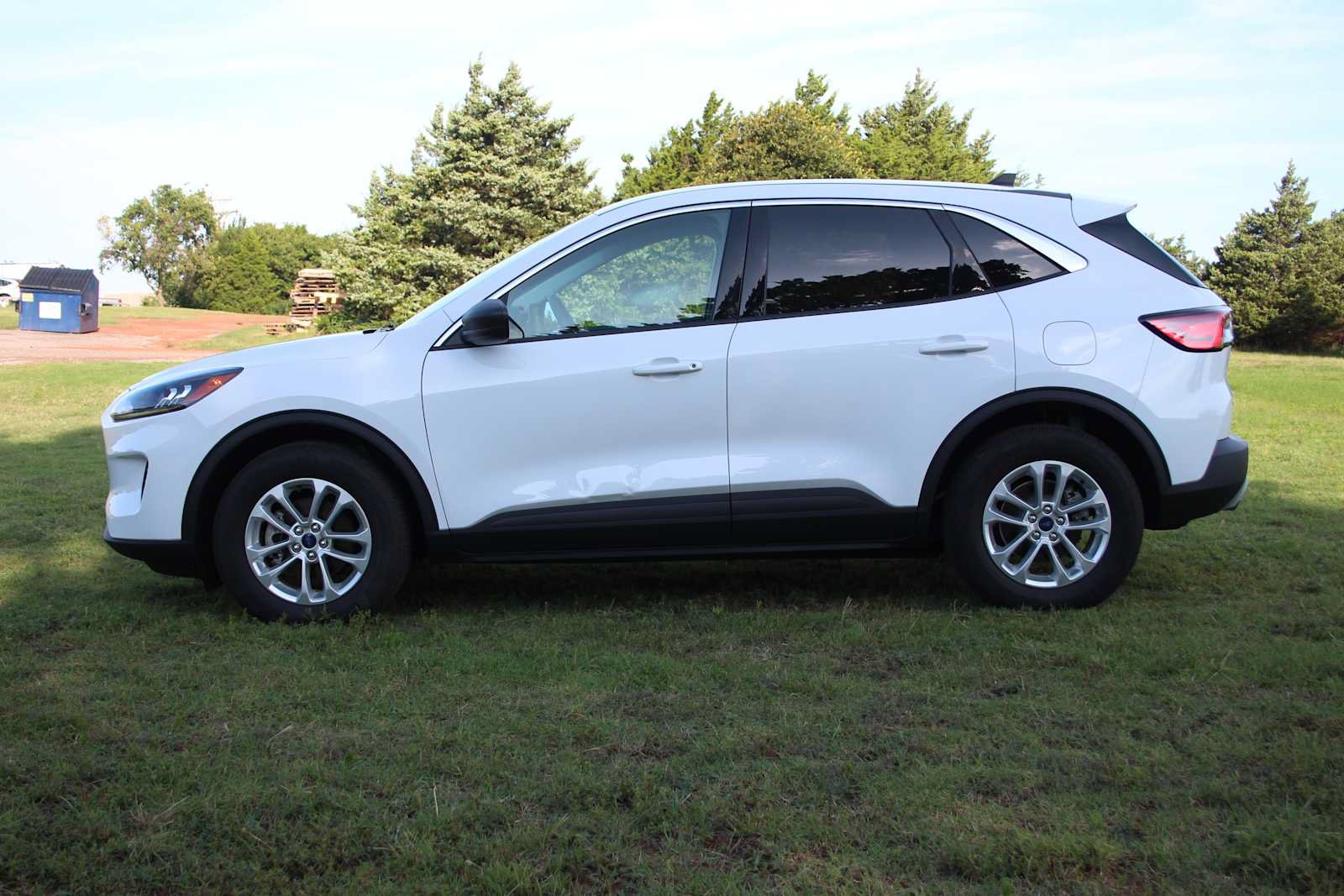 Used 2022 Ford Escape SE w/ Cold Weather Package AWD/4WD image 6