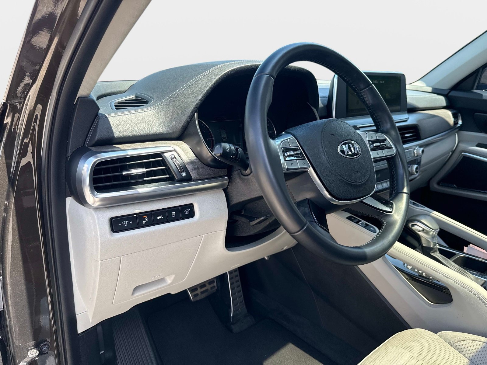 Used 2020 Kia Telluride SX w/ Towing Package FWD image 19