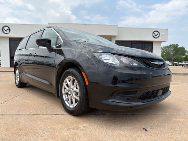 Used 2024 Chrysler Voyager LX FWD image 3