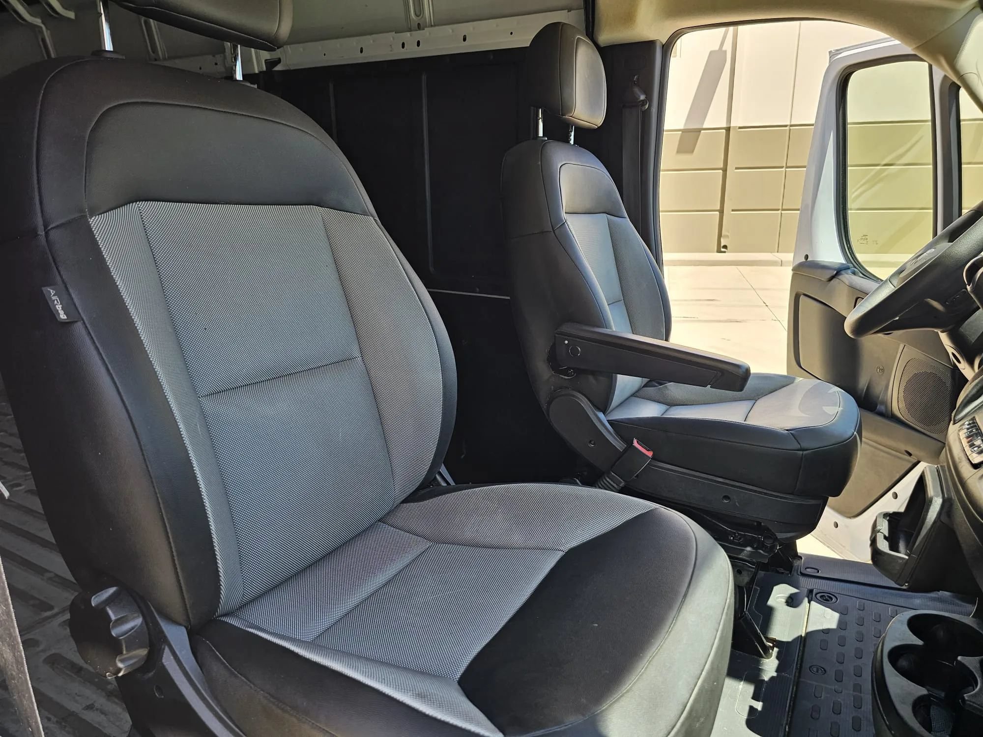 Used 2025 RAM ProMaster 2500 w/ Convenience Group FWD image 26