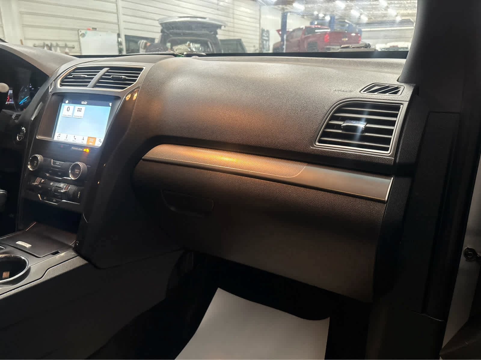 Used 2018 Ford Explorer XLT w/ Equipment Group 201A AWD/4WD image 28