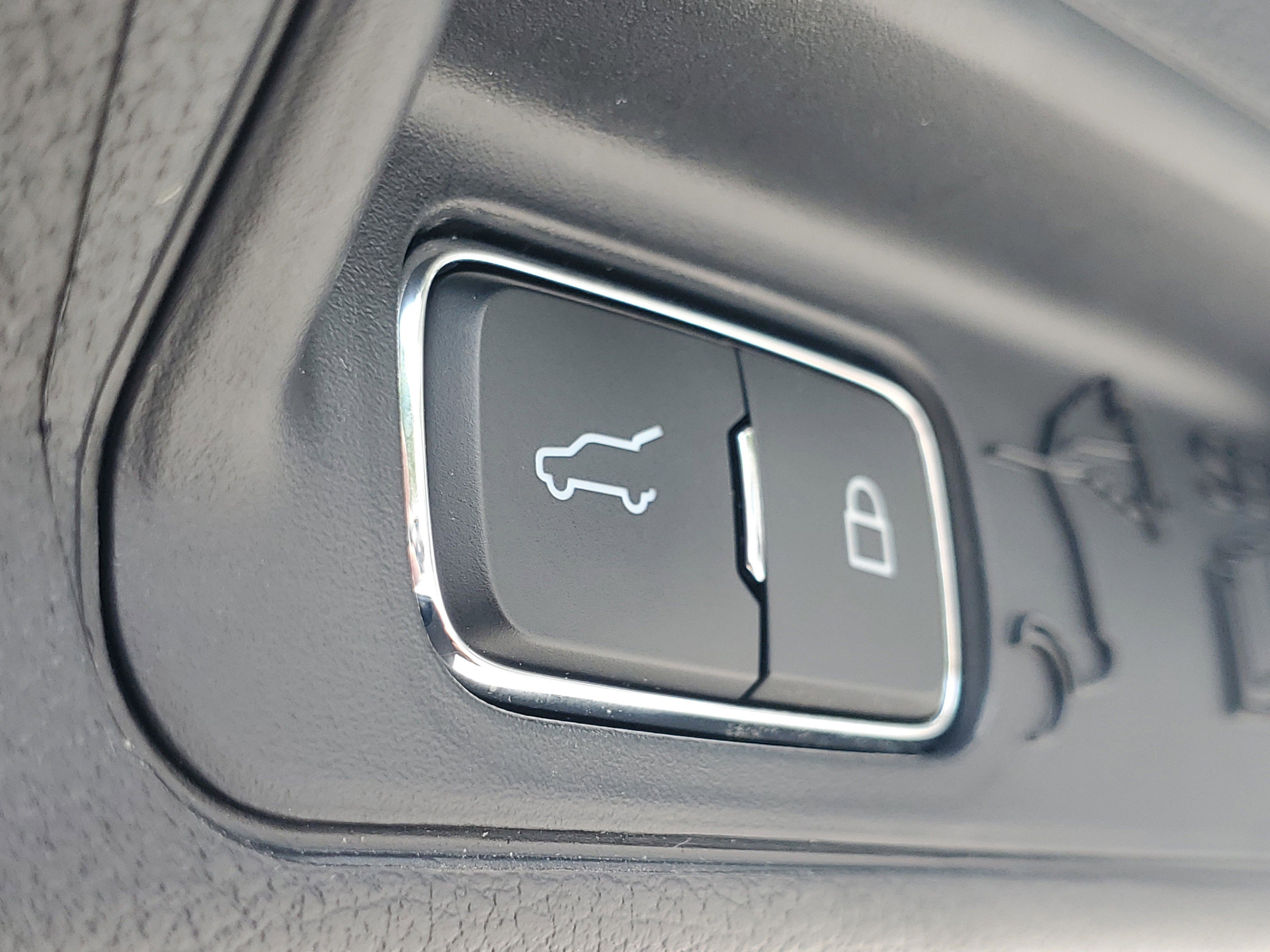 Used 2025 Ford Explorer Active RWD image 10
