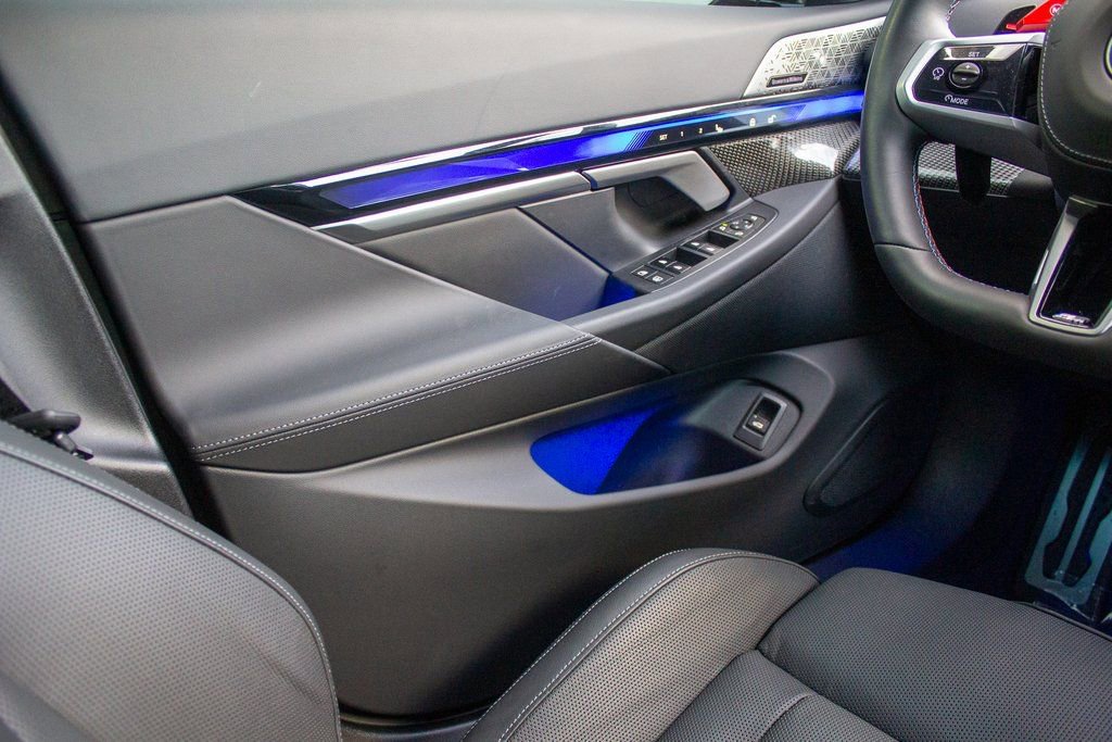 Used 2025 BMW M5 w/ Carbon Package image 19