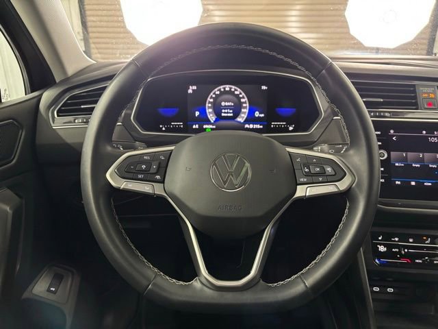 Used 2022 Volkswagen Tiguan SE image 17