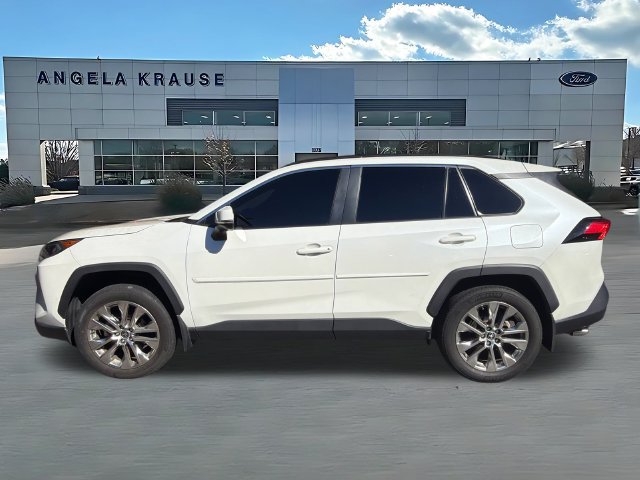 Used 2021 Toyota RAV4 XLE Premium AWD/4WD image 4