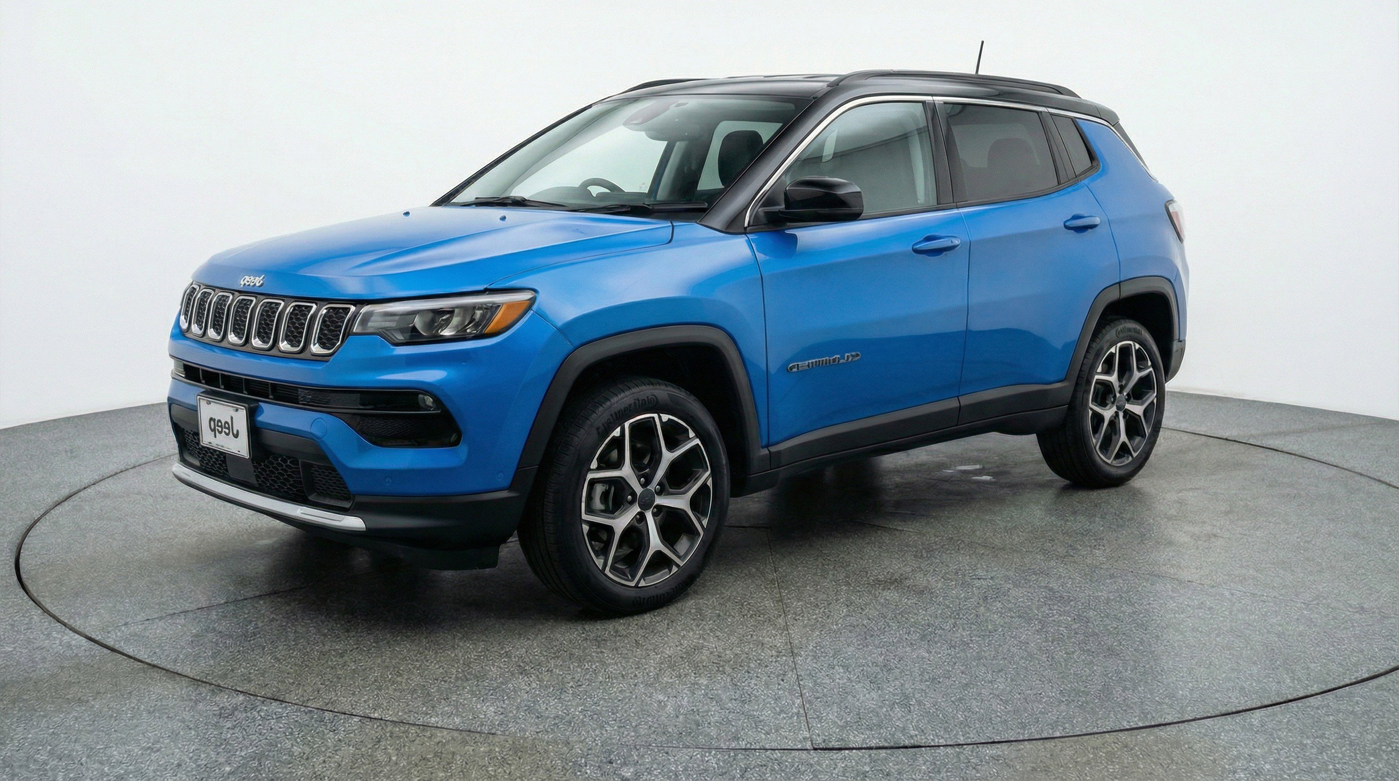 Used 2025 Jeep Compass Limited AWD/4WD image 3