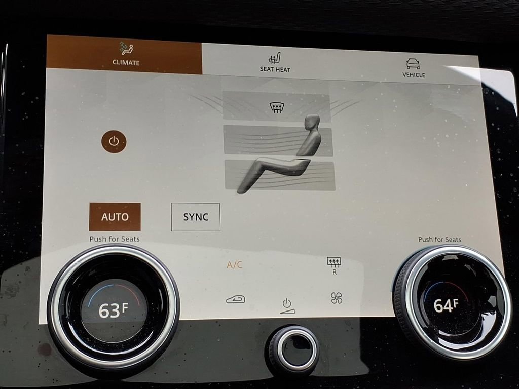 Certified 2022 Land Rover Range Rover Velar R-Dynamic S image 21