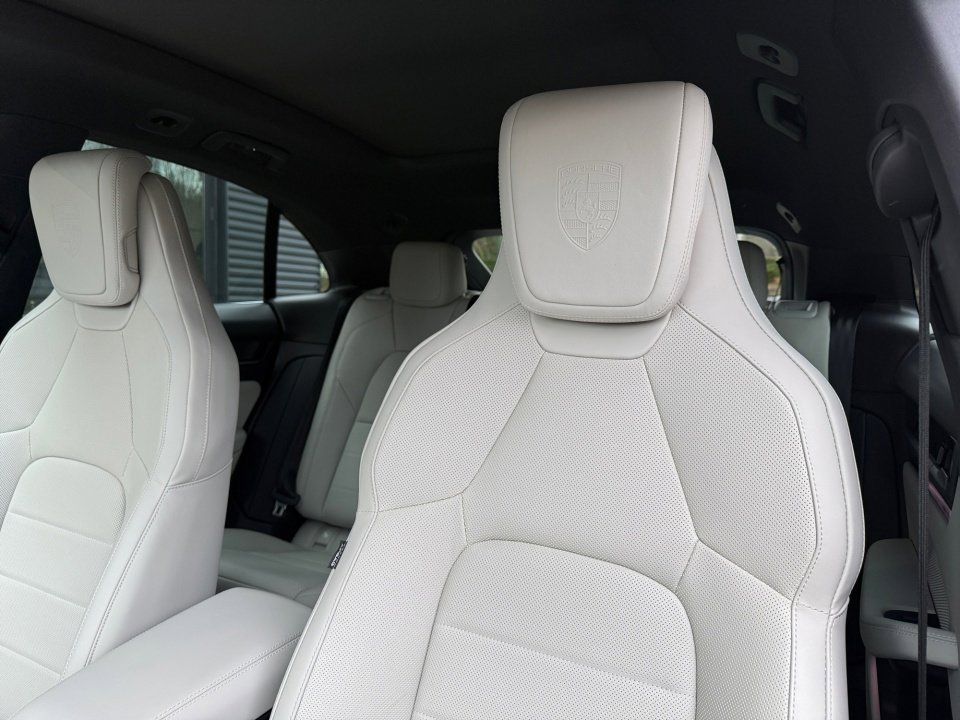 New 2025 Porsche Macan 4S Electric image 12