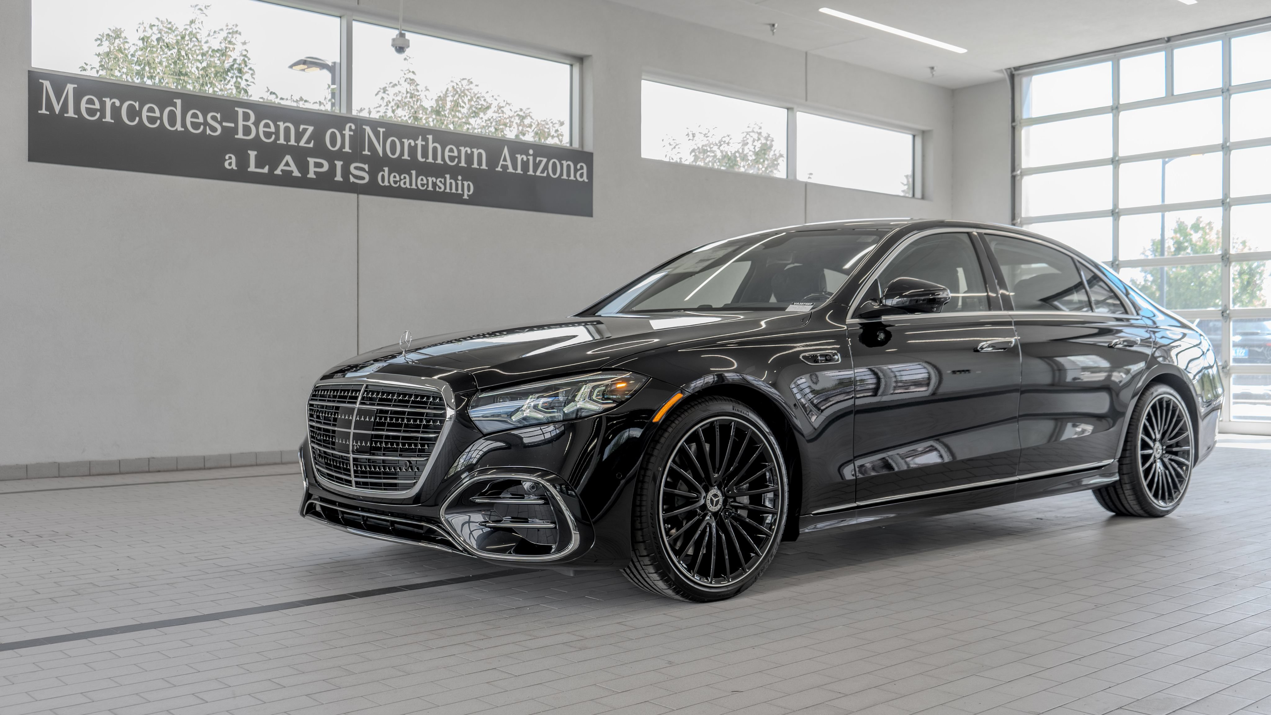 New 2027 Mercedes-Benz S 580 4MATIC Sedan image 3