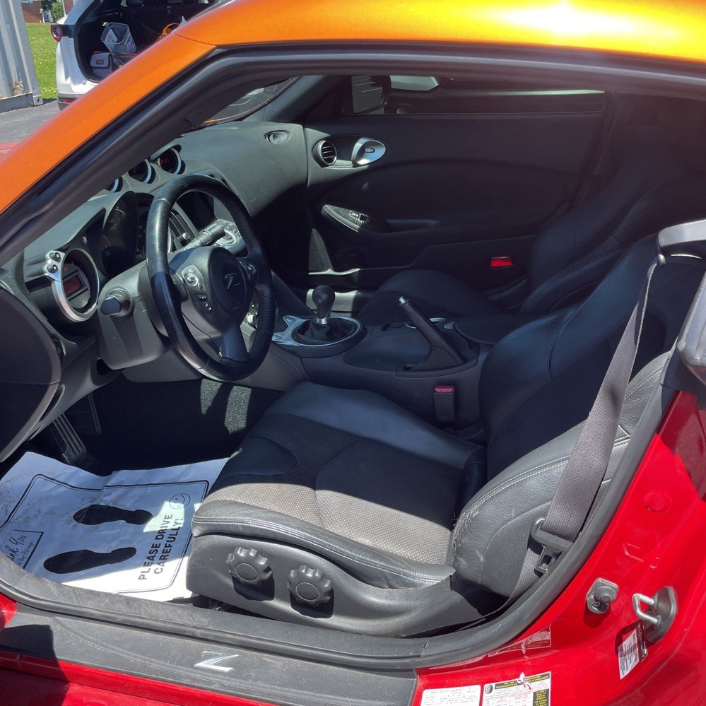Used 2010 Nissan 370Z Touring w/ Sport Pkg RWD image 3