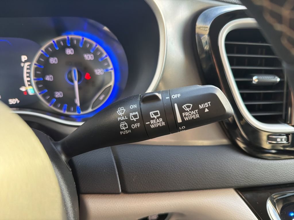 Used 2024 Chrysler Pacifica Touring-L FWD image 53