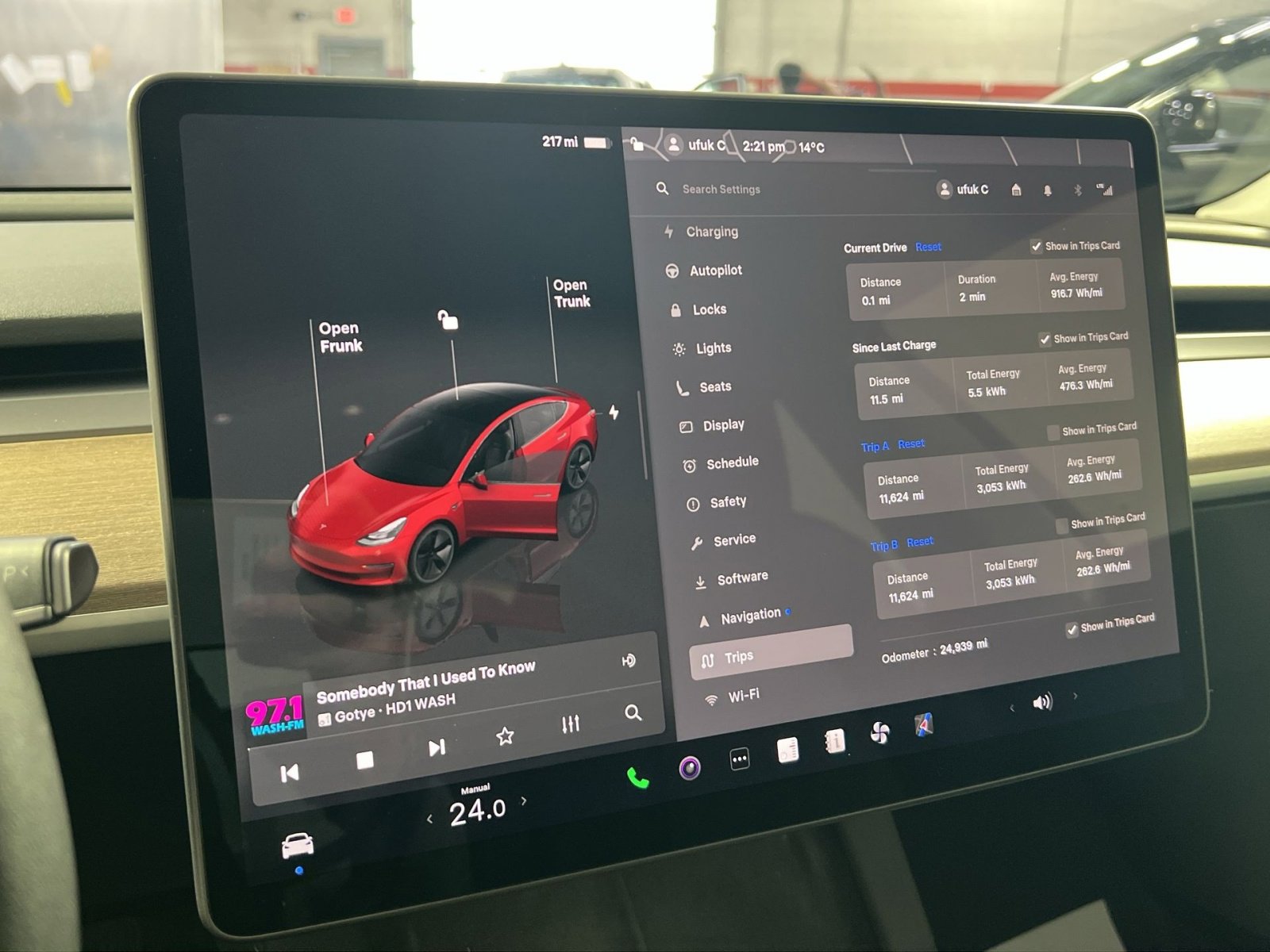Used 2023 Tesla Model 3 Standard Range image 17