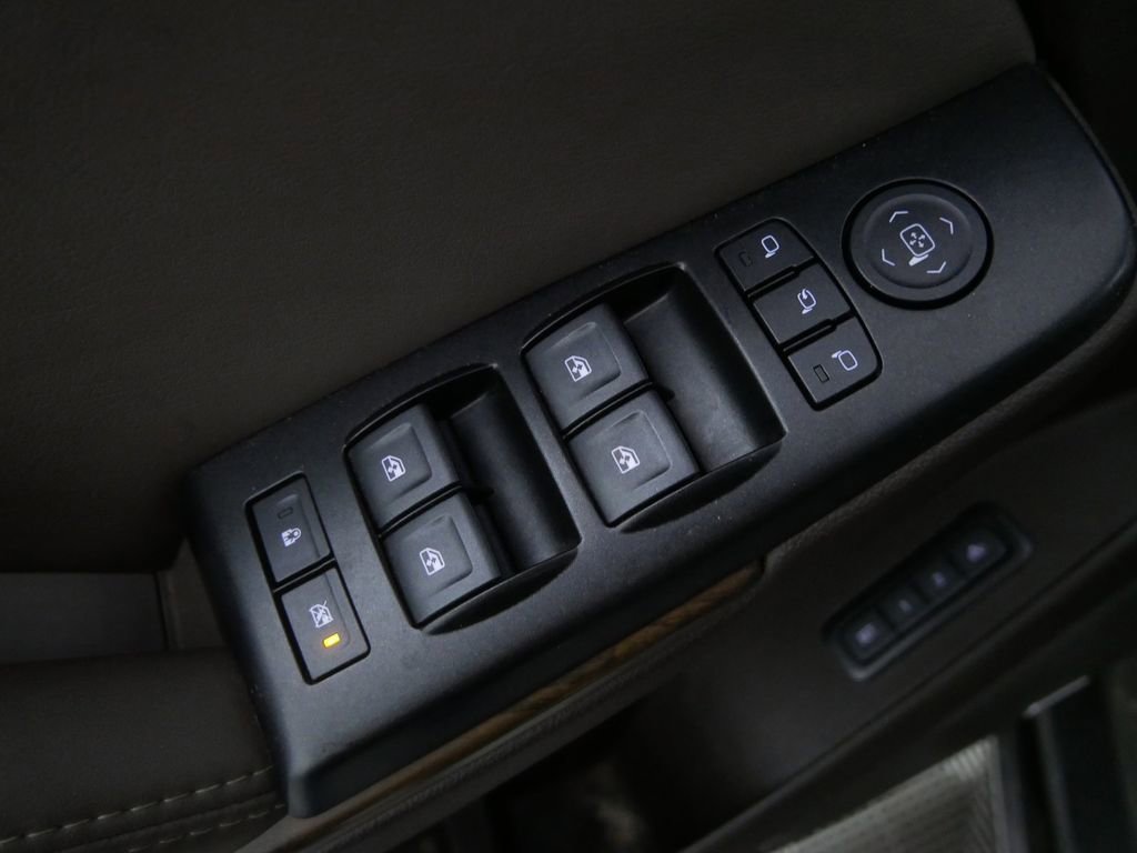 Used 2018 GMC Yukon Denali w/ Denali Ultimate Package image 16