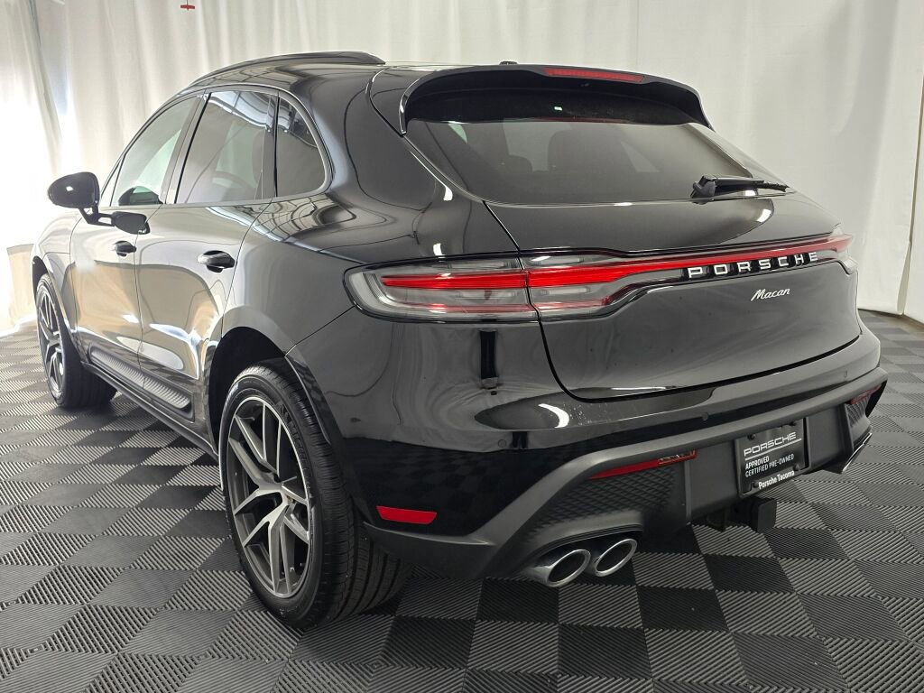 Certified 2025 Porsche Macan image 3